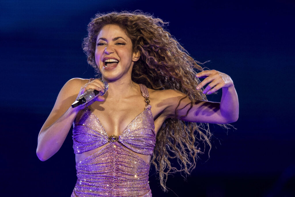 Compositores brasileiros processam Shakira por plágio - 01/02/2026 - Ilustrada