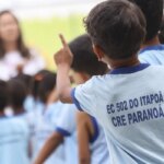 Ensino fundamental atinge 99,5% de frequência; atraso escolar cai