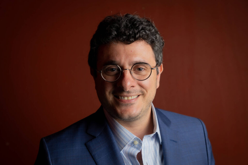 Fábio Tofic lança livro sobre corrupção empresarial - 23/02/2026 - Painel