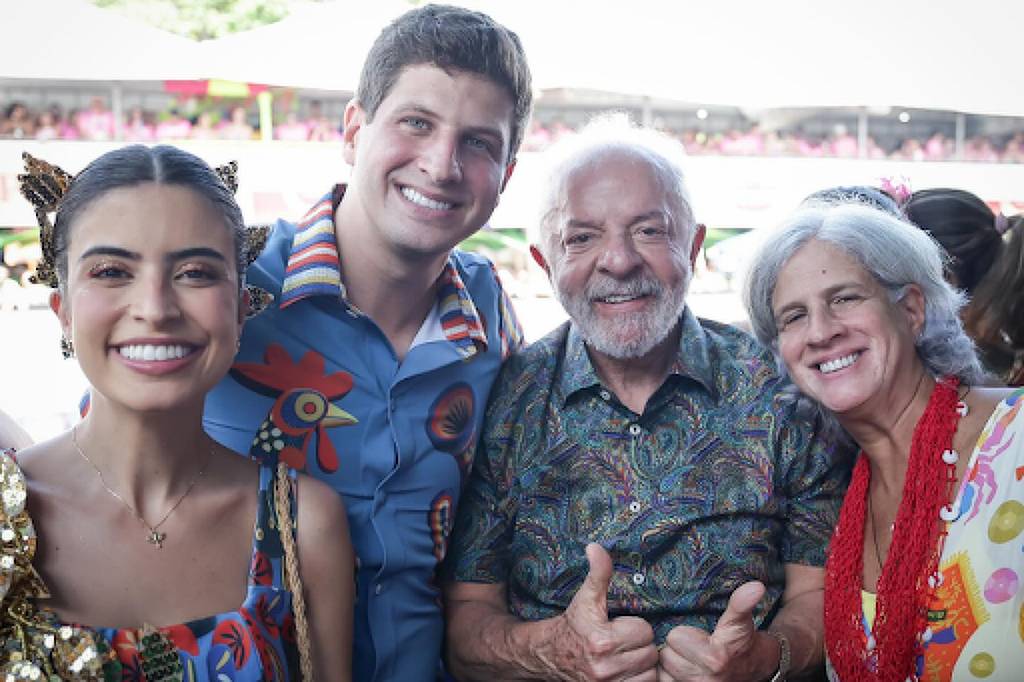 Galo da Madrugada: Lula vê trios ao lado de Campos e Lyra - 14/02/2026 - Cotidiano