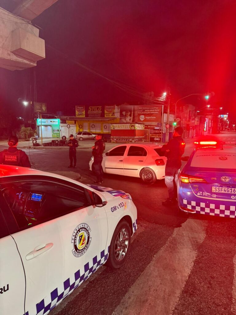 Guarda Municipal flagra motorista dormindo ao volante e suspeita de embriaguez em Caruaru