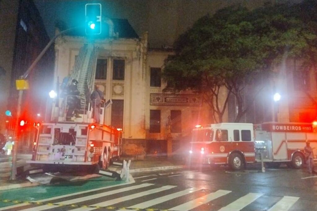 Incêndio atinge prédio da Faculdade de Direito da USP - 27/02/2026 - Cotidiano