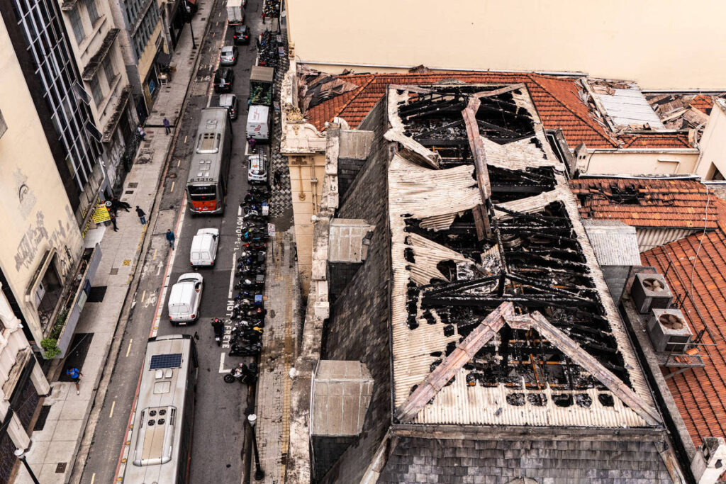 Incêndio na Faculdade de Direito provoca risco de ruína - 28/02/2026 - Cotidiano