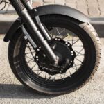 Moto com chassi raspado e motor adulterado é apreendida pela PM