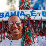 Multidão lota Rio Vermelho, em Salvador, para celebrar Iemanjá