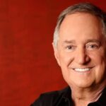 Neil Sedaka, ícone do pop dos anos 1960, morre aos 86 anos - 27/02/2026 - Ilustrada