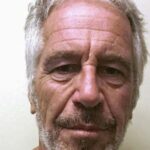 Jeffrey Epstein em foto do registro de criminosos sexuais do Estado de Nova York, de 2017