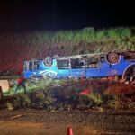 Oito pessoas morrem em acidente com ônibus de trabalhadores rurais em SP