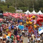 Pabllo Vittar e grupo de K-Pop fazem o povo sambar em SP nesta segunda