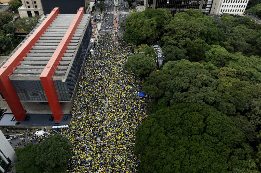 Polarização promete pertencimento e entrega ansiedade - 13/02/2026 - Deborah Bizarria