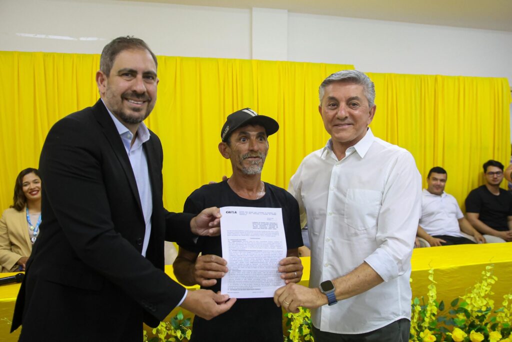 Prefeito do Brejo da Madre de Deus Roberto Asfora, assina contrato do Programa Minha Casa Minha Vida – Rural para construção de 26 casas