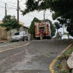 Vídeos mostram temporal que derrubou árvores e deixou mil imóveis sem luz em Londrina