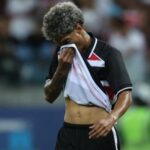 Marquinhos, do Santa Cruz, em jogo contra o Sousa pela Copa do Brasil