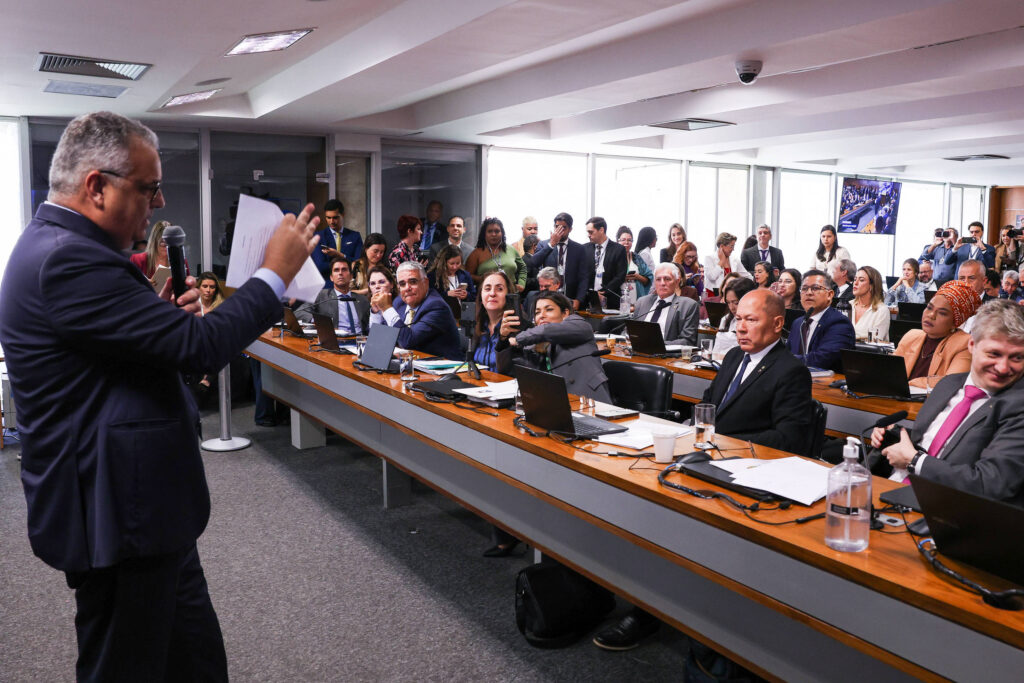 CPI do INSS rejeita relatório que indicia Lulinha - 28/03/2026 - Economia