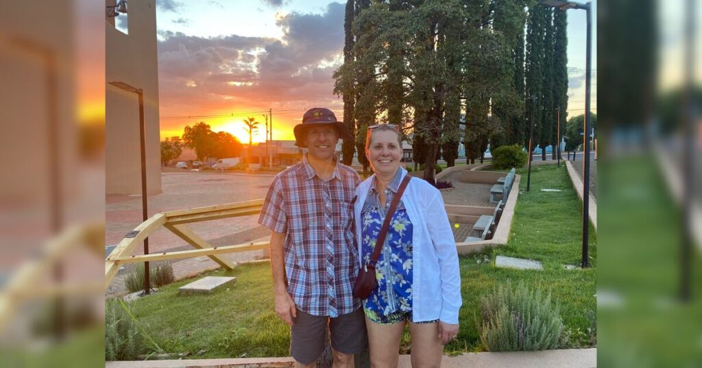 Canadenses visitam cidade da região para rever estudante intercambista