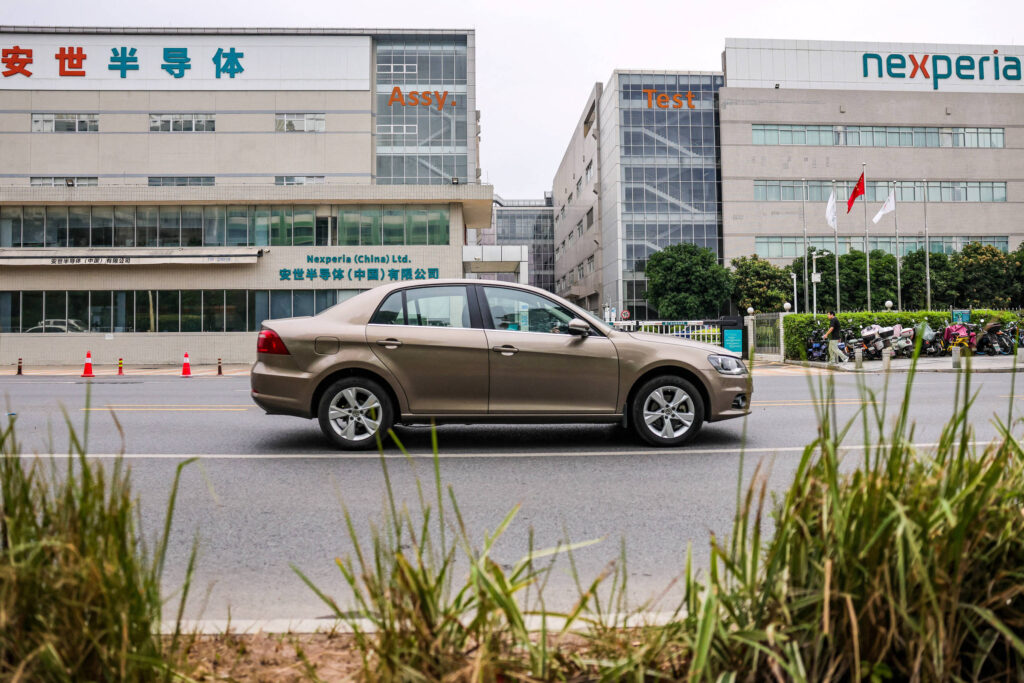 China alerta que briga com Nexperia levará à falta de chip - 08/03/2026 - Economia