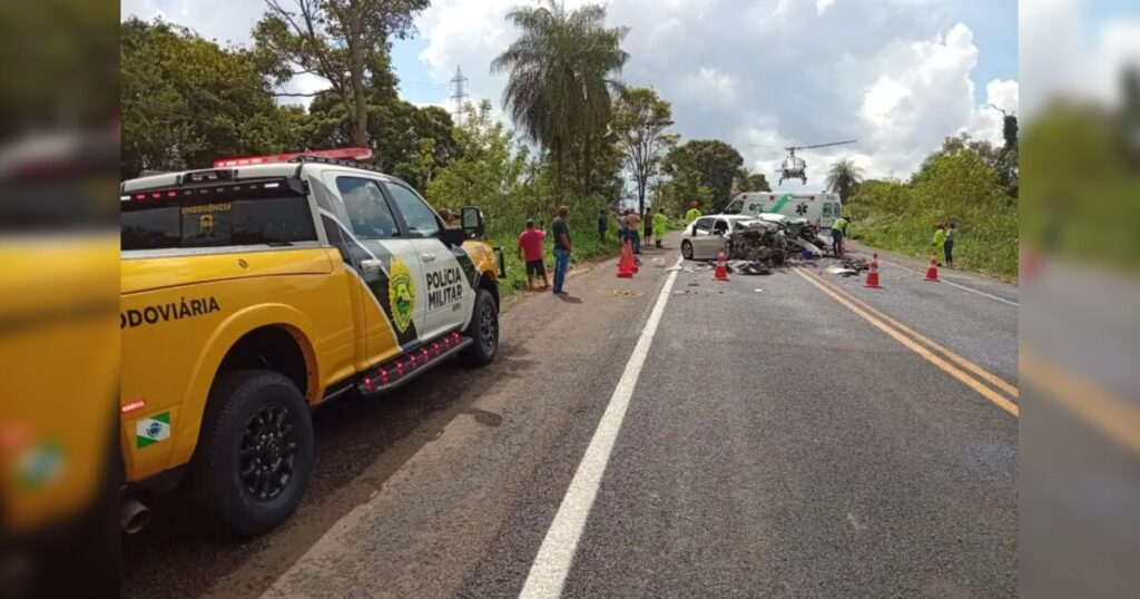 Colisão frontal na PR-182 deixa dois motoristas mortos em Diamante do Norte