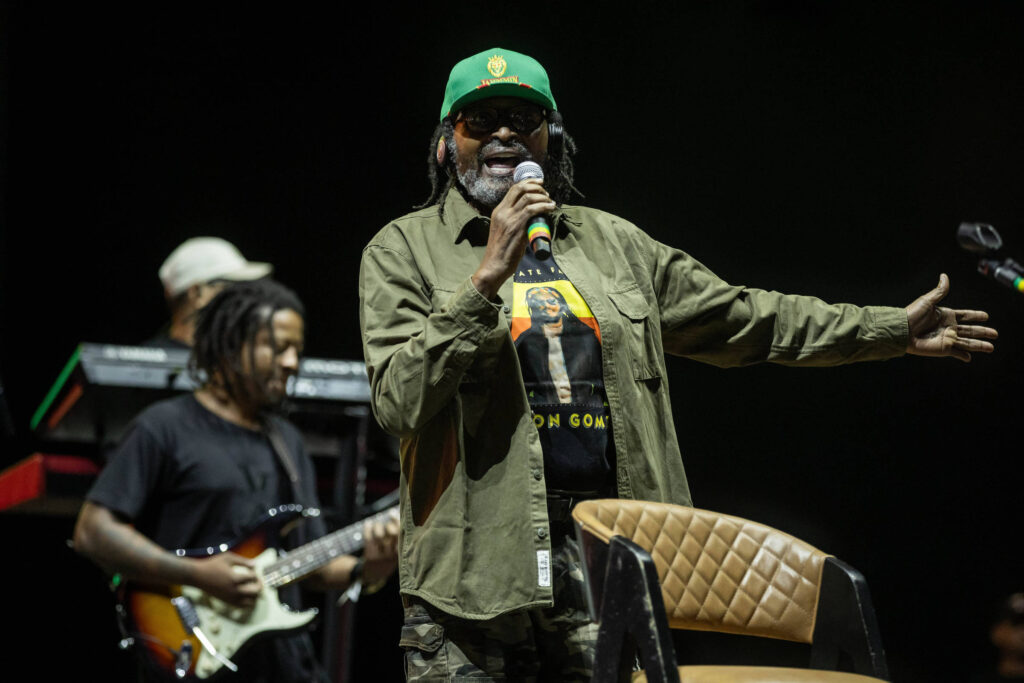 Edson Gomes canta Fogo na Babilônia no Lollapalooza - 21/03/2026 - Ilustrada