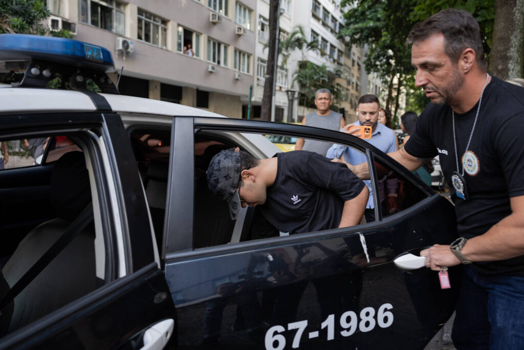 Estupro coletivo: vídeo mostra comemoração de agressores - 08/03/2026 - Cotidiano