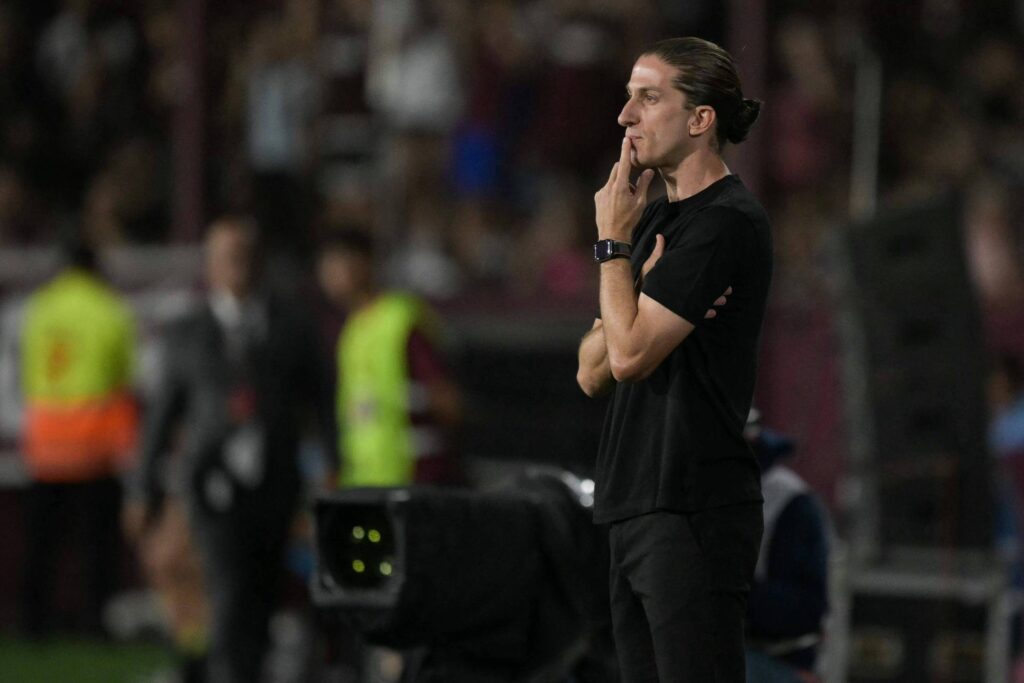 Flamengo anuncia demissão do técnico Filipe Luís - 03/03/2026 - Cotidiano