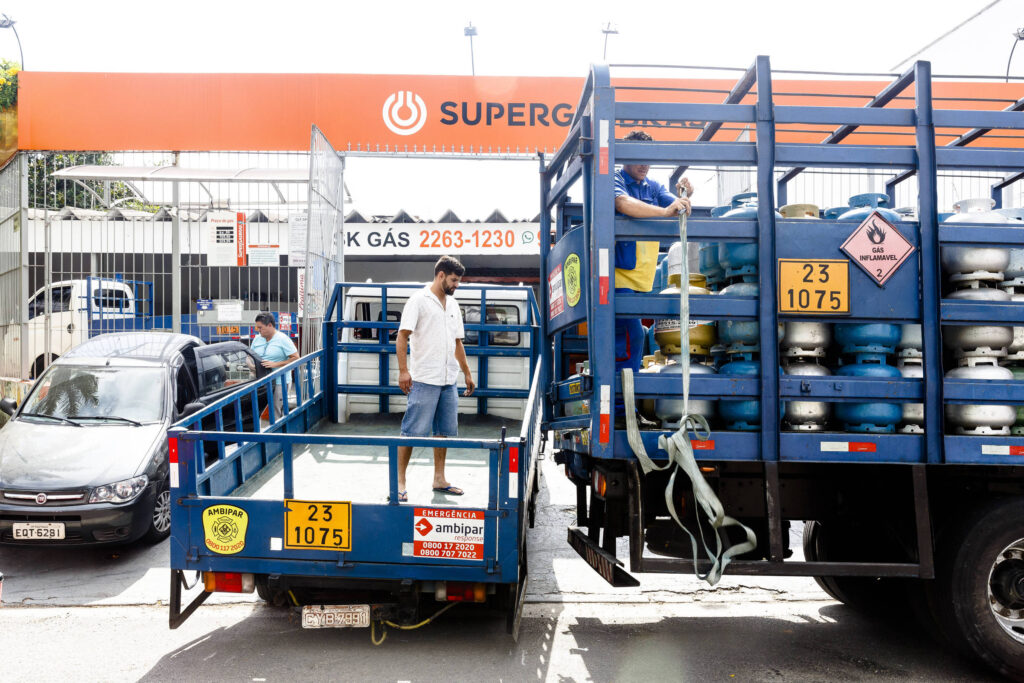 Governo vai adotar medidas contra alta do gás de cozinha - 31/03/2026 - Economia