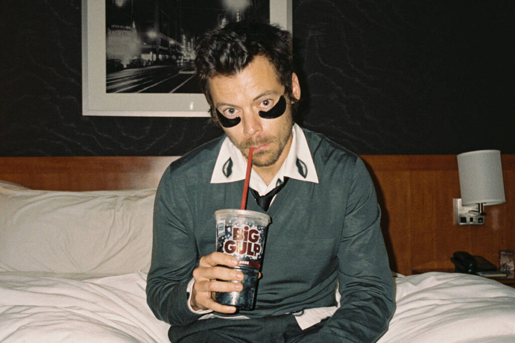 Harry Styles arrisca em Kiss All The Time, mas fica aquém - 04/03/2026 - Ilustrada