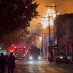 Incêndio de grandes proporções atinge fábrica no Brás, em São Paulo