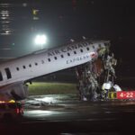 LaGuardia fecha após colisão de avião com veículo - 23/03/2026 - Mundo