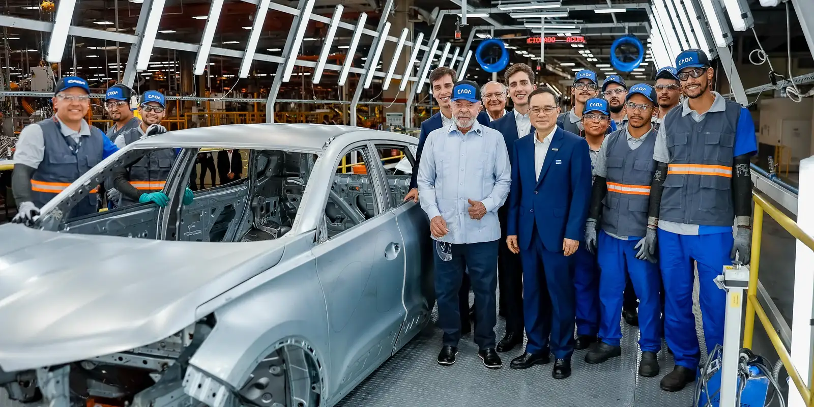 Lula diz que governo apresentará solução para famílias endividadas