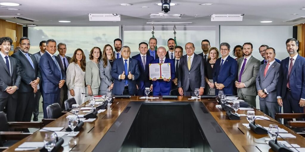 Lula sanciona Lei Antifacção e ressalta prisão de magnatas do crime