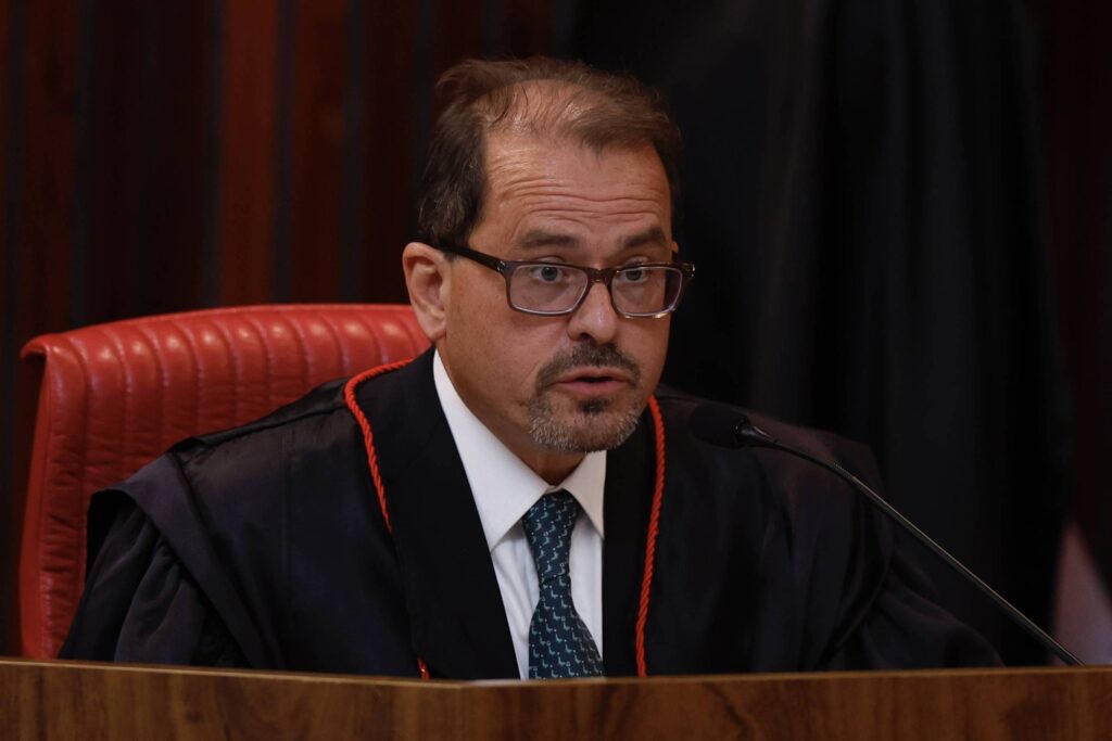 Ministro do TSE vota por punir desvio de cota racial - 12/03/2026 - Política