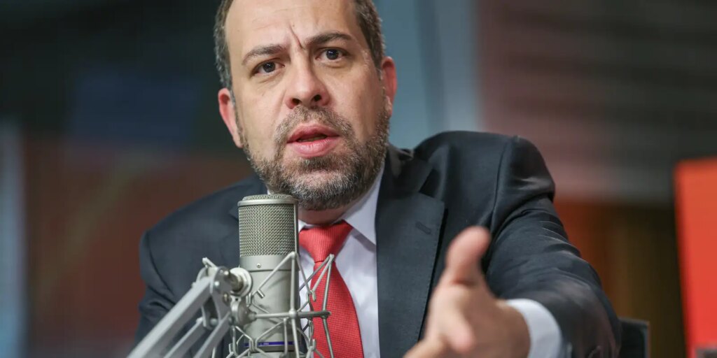 “Negociamos com os caminhoneiros”, diz Boulos sobre greve da categoria