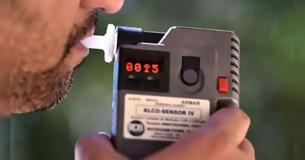 PM flagra carro em zigue-zague e prende motorista em Jardim Alegre