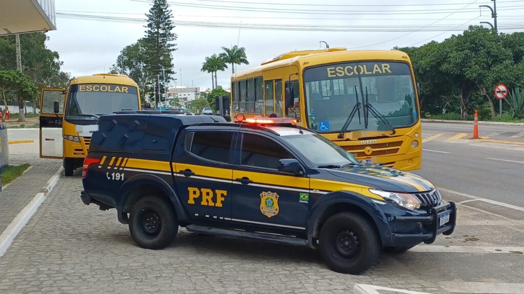 PRF intensifica fiscalização de transporte escolar no Agreste e encontra diversas irregularidades