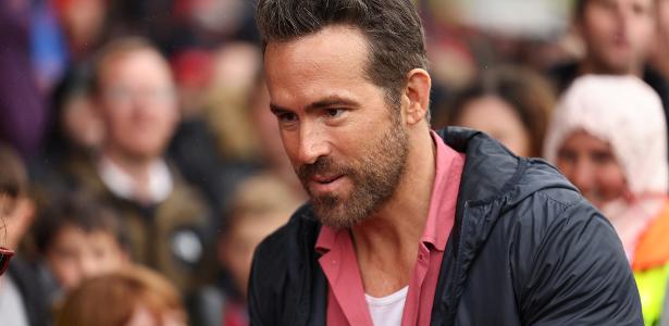 Ryan Reynolds durante partida do Wrexham na quarta divisão inglesa