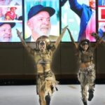 Comissão de frente da Acadêmicos de Niterói no desfile em homenagem a Lula