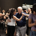 Terapia com tango ajuda pessoas com Parkinson na Argentina - 28/03/2026 - Equilíbrio