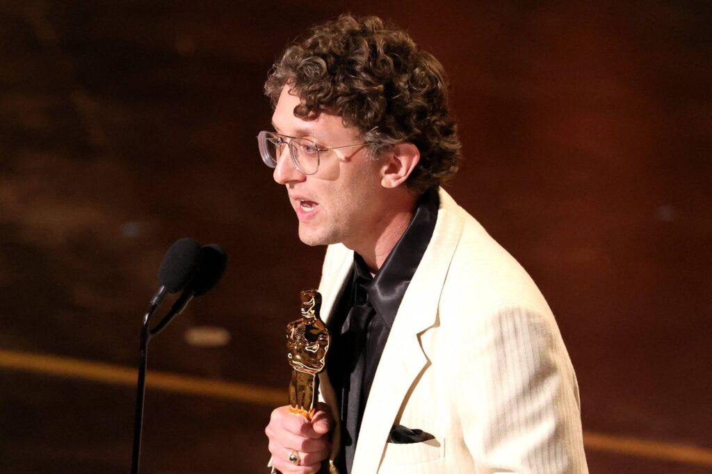 'Trump vai mais rápido que Putin', diz ganhador do Oscar - 16/03/2026 - Ilustrada