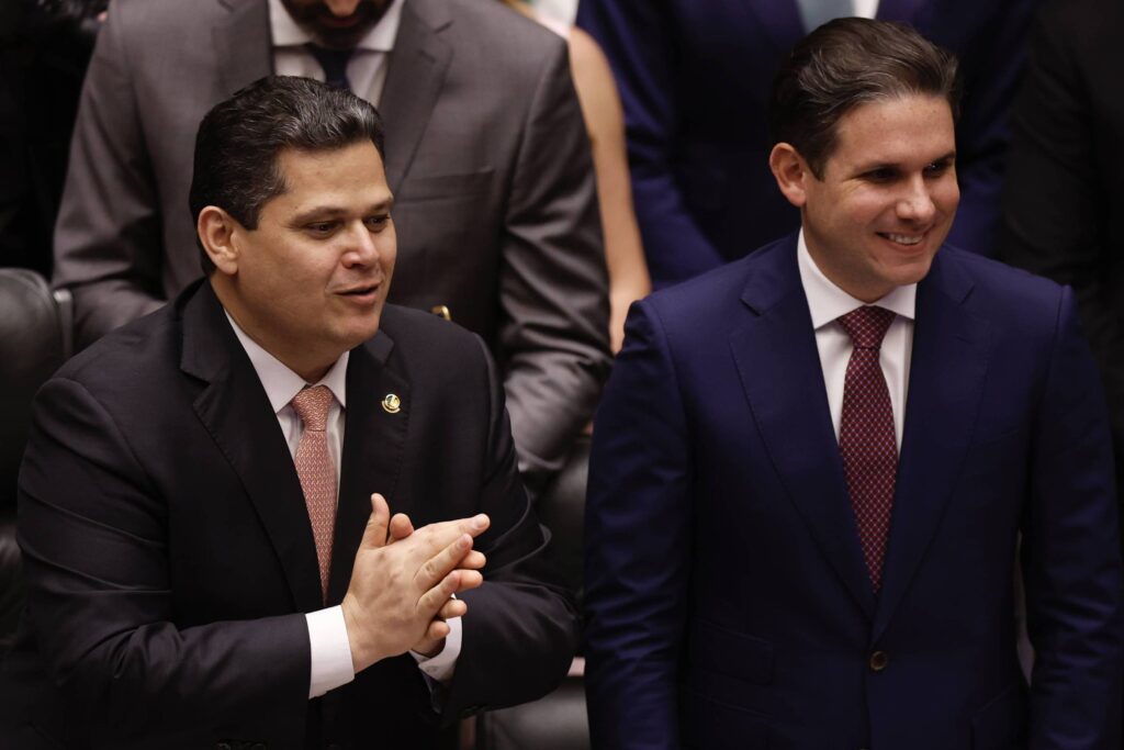 Alcolumbre atuou para garantir votos a petista ao TCU - 15/04/2026 - Painel