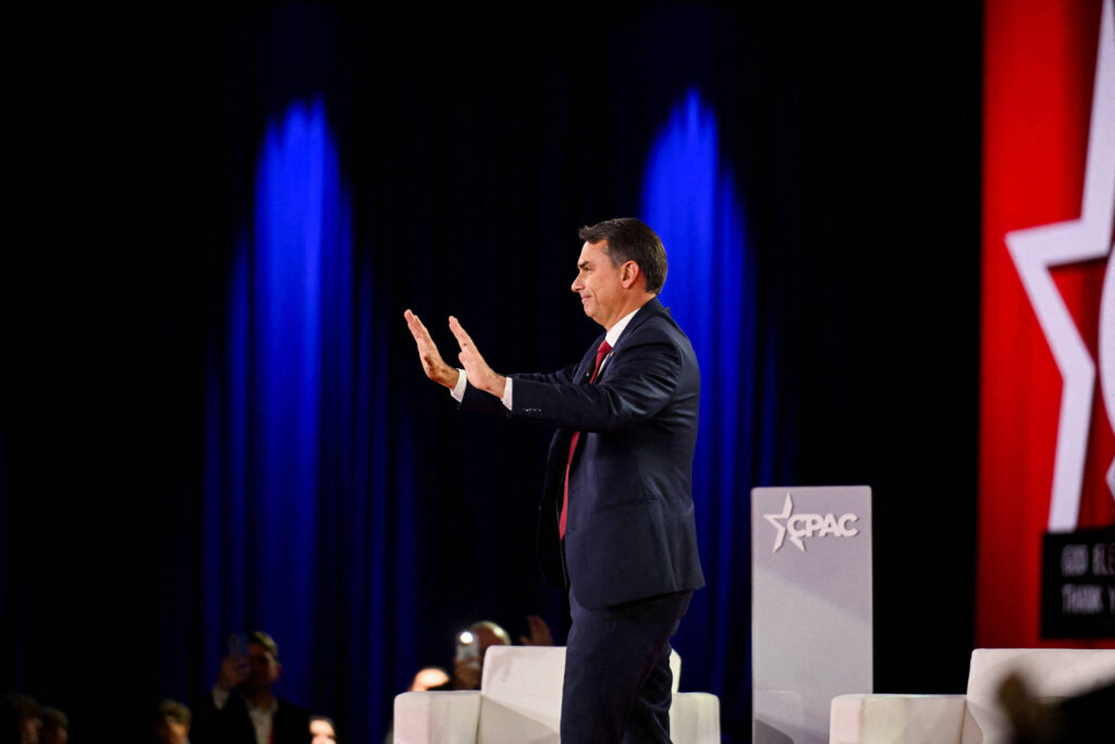 Bolsonarismo rachado, Flávio no centro - 06/04/2026 - Encaminhado com Frequência