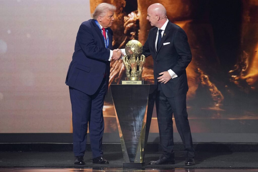 Casa Branca: ninguém merecia mais prêmio da Fifa que Trump - 29/04/2026 - Esporte