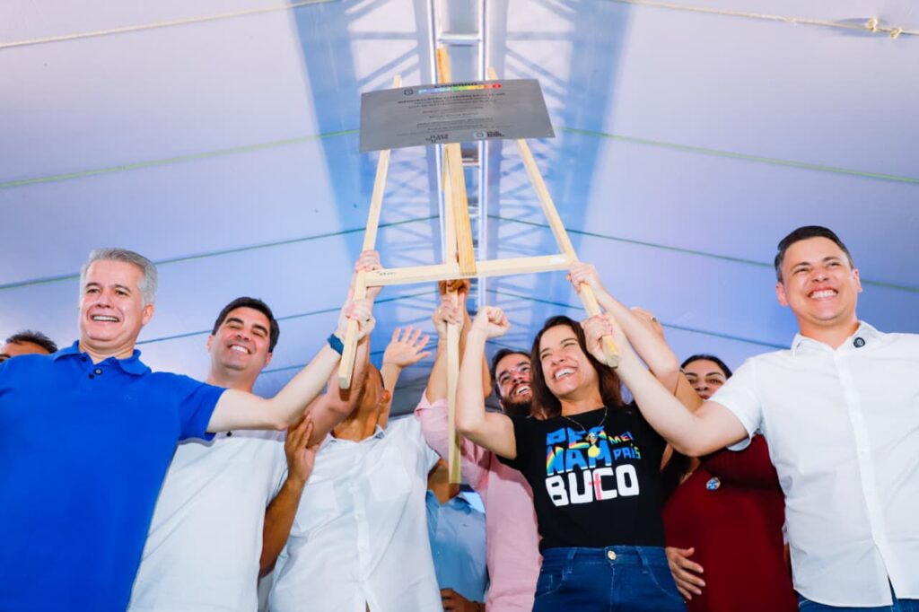 Em Taquaritinga do Norte, terra do café, governadora Raquel Lyra entrega a requalificação da PE-130