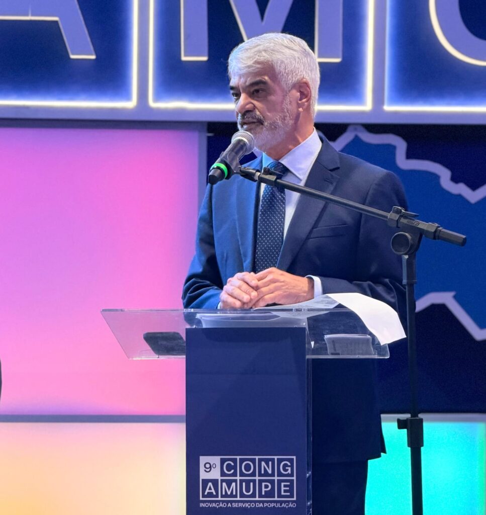 Humberto Costa defende novo pacto federativo e anuncia avanços na saúde para Pernambuco durante congresso da Amupe