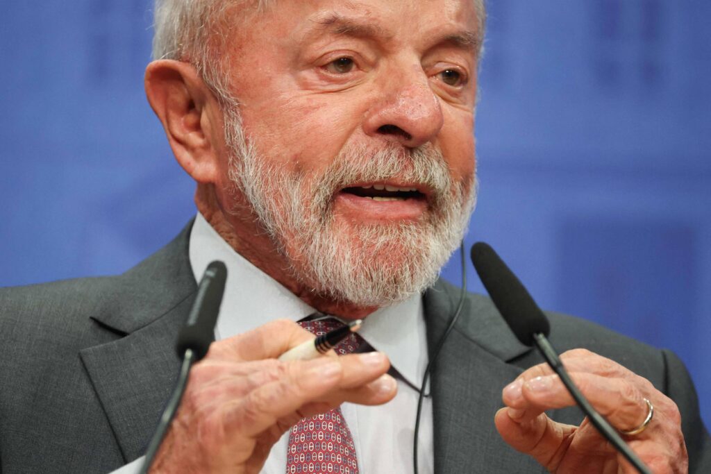 Lula chega em Portugal e deve falar de imigração ao premiê - 21/04/2026 - Mundo