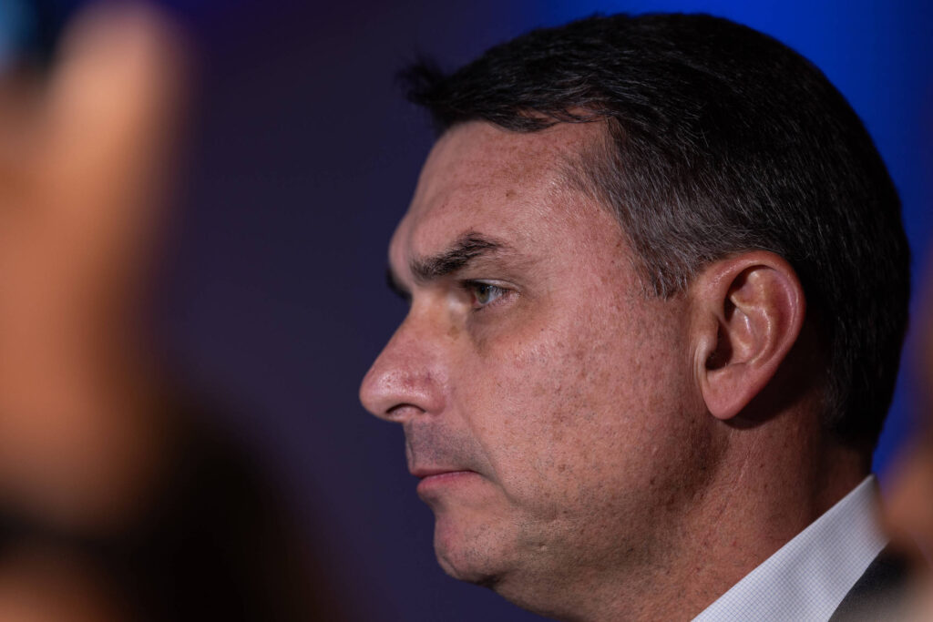 O 'tesouraço' de Flávio Bolsonaro - 18/04/2026 - Vinicius Torres Freire