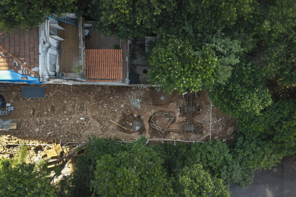 Obra irregular em terreno ao lado de riacho é multada - 27/04/2026 - Cotidiano