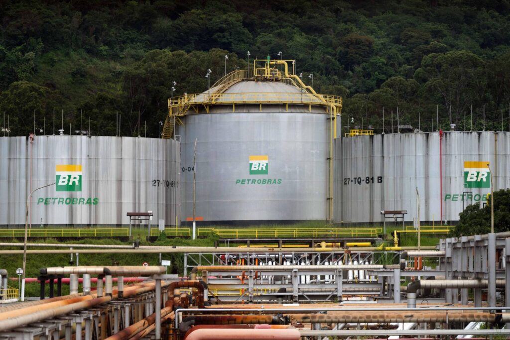 Petrobras nega defasagem nos preços de combustíveis - 03/04/2026 - Economia