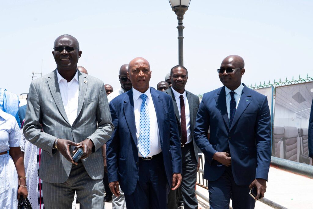 Presidente da CAF visita Dakar após Senegal perder taça - 08/04/2026 - Esporte