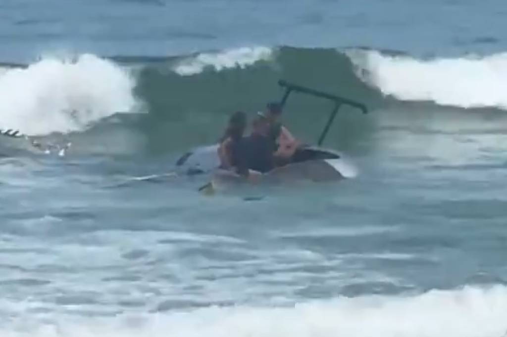 RJ: Três são resgatados após pouso forçado de helicóptero - 03/04/2026 - Cotidiano