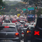 SP tem 634 km de lentidão nas rodovias e 718 km na capital - 30/04/2026 - Cotidiano